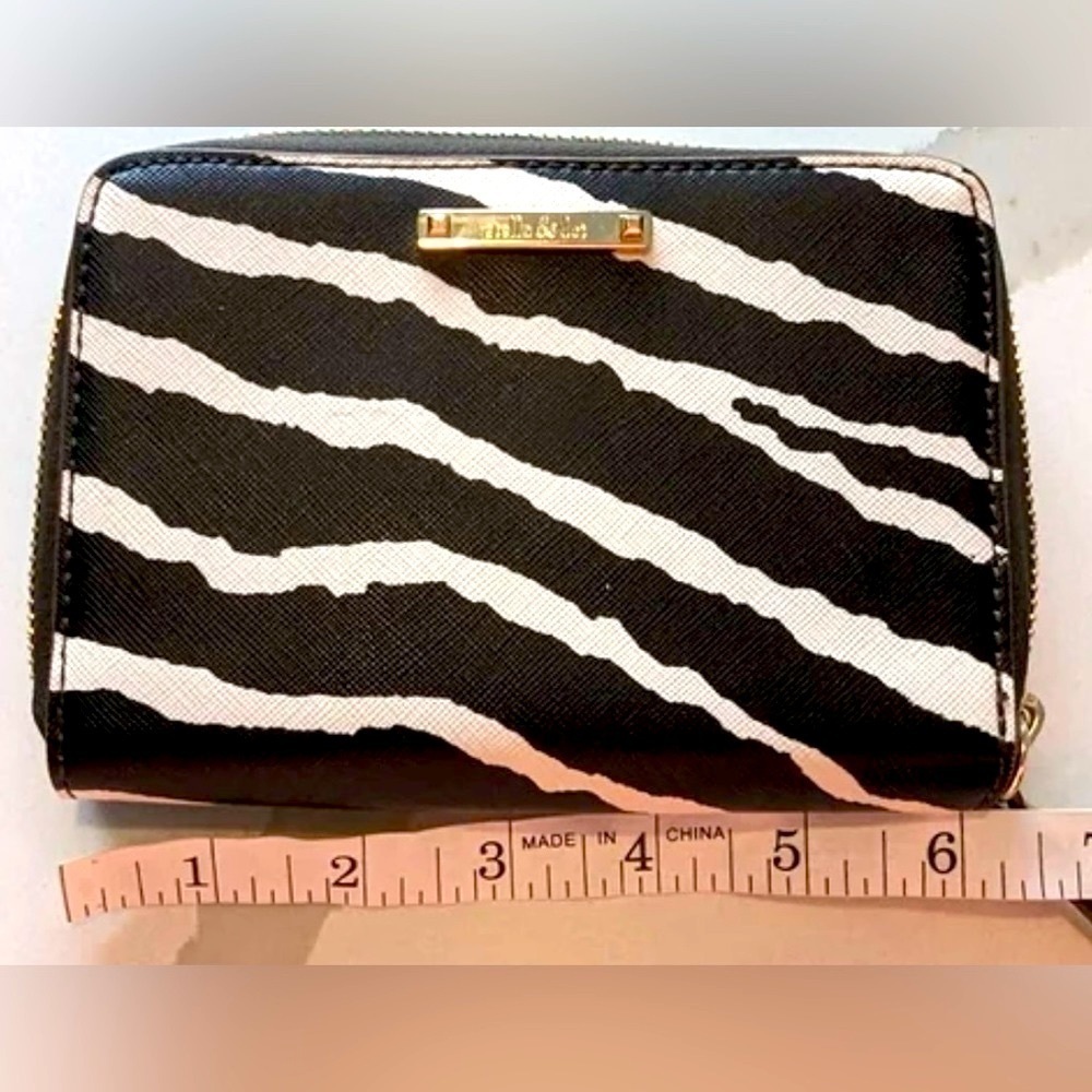 Stella & Dot The Chelsea Zip Zebra Printed Faux Leather Wallet/ WRISTLET - Picture 12 of 13